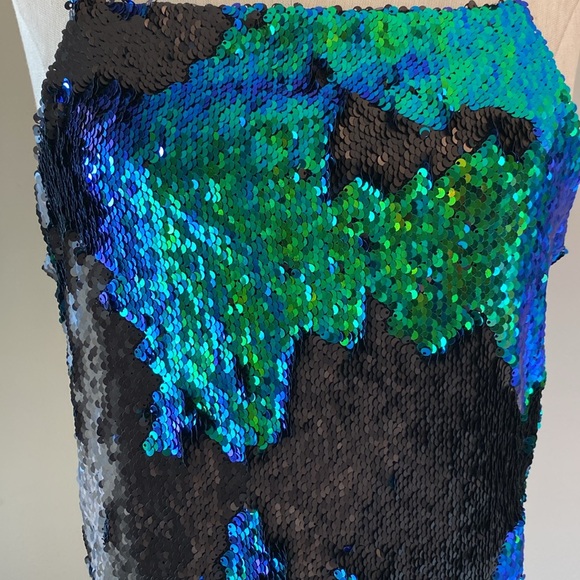 Forever 21 woman’s Flippable blue green sequin crop tank top spaghetti straps - Picture 4 of 13